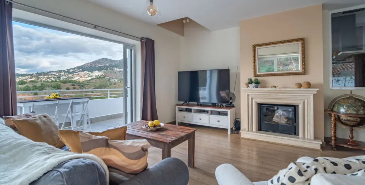 Sale of detached villa in El Candado 36