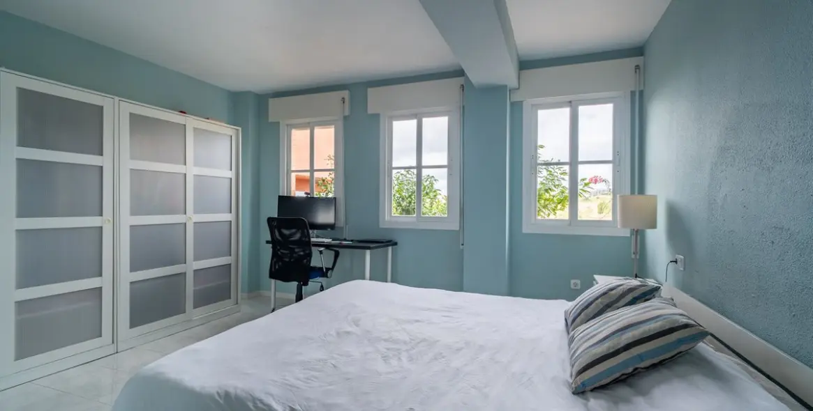 Sale of detached villa in El Candado 49