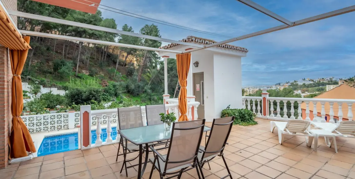 Sale of detached villa in El Candado 51
