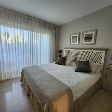 Продажа апартаментов на первом этаже в Estepona