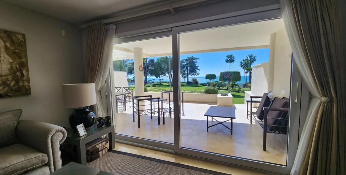 Sale of ground floor apartment in Estepona 10