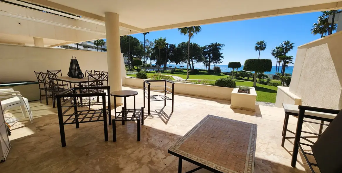 Sale of ground floor apartment in Estepona 11
