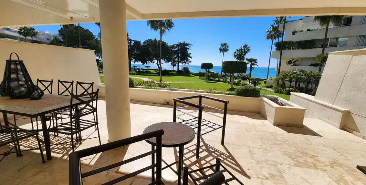 Sale of ground floor apartment in Estepona 12