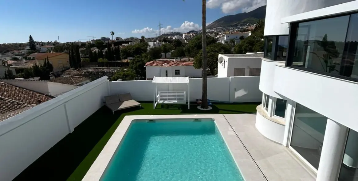 Sale of detached villa in Benalmadena 2