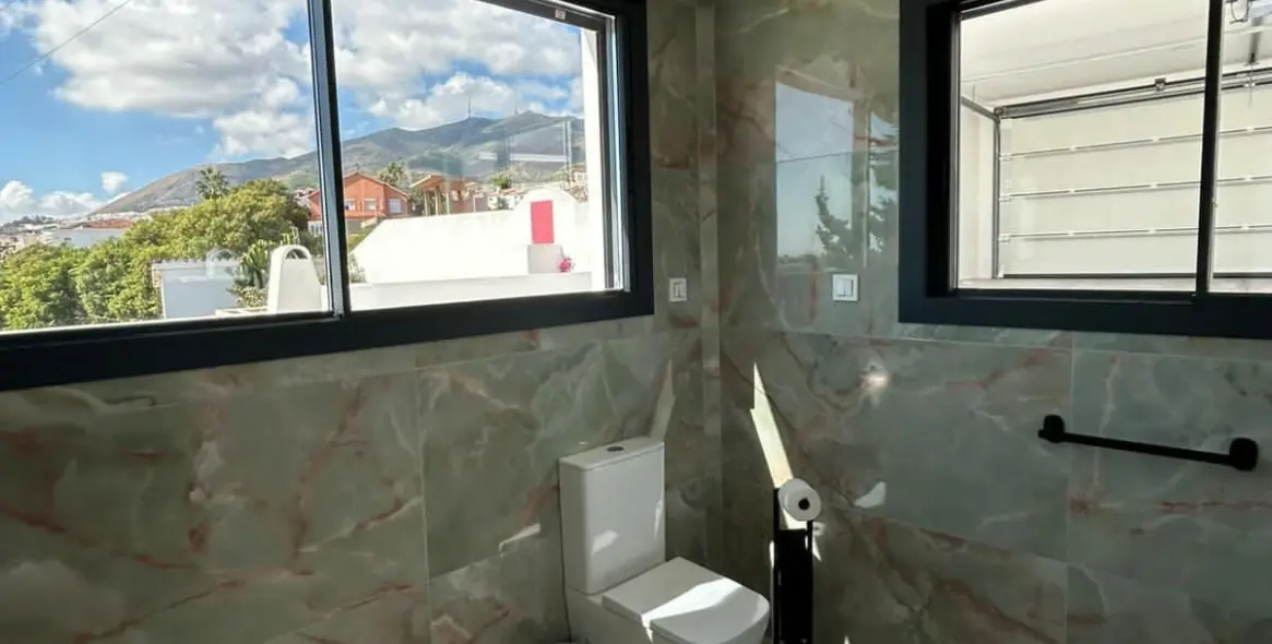 Sale of detached villa in Benalmadena 13