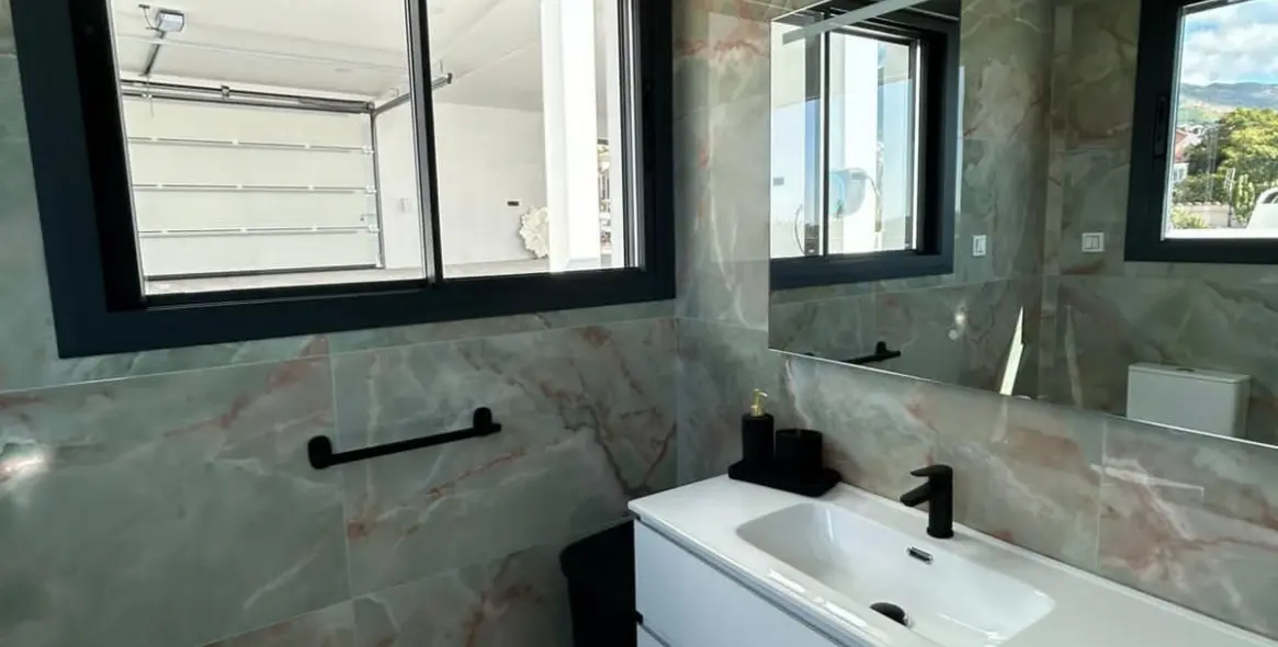 Sale of detached villa in Benalmadena 14