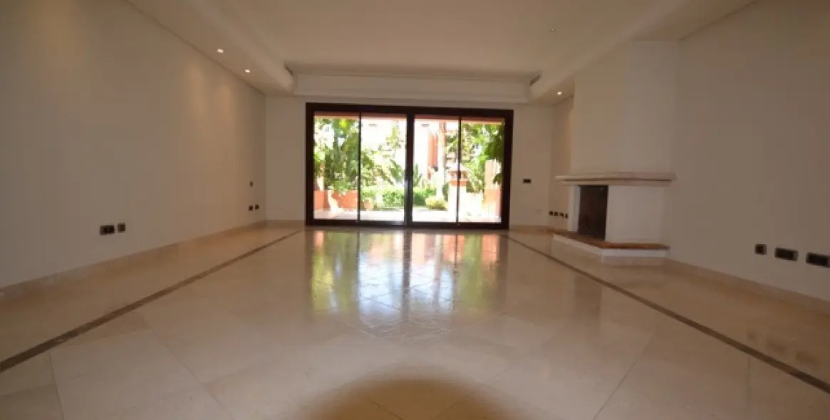 Sale of semi-detached house in The Golden Mile 2