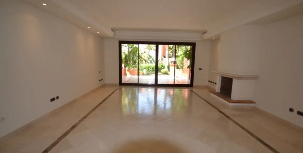 Sale of semi-detached house in The Golden Mile 9