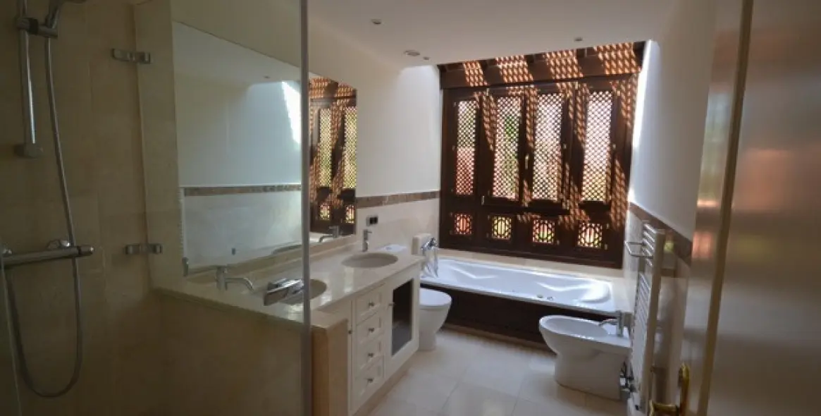 Sale of semi-detached house in The Golden Mile 12