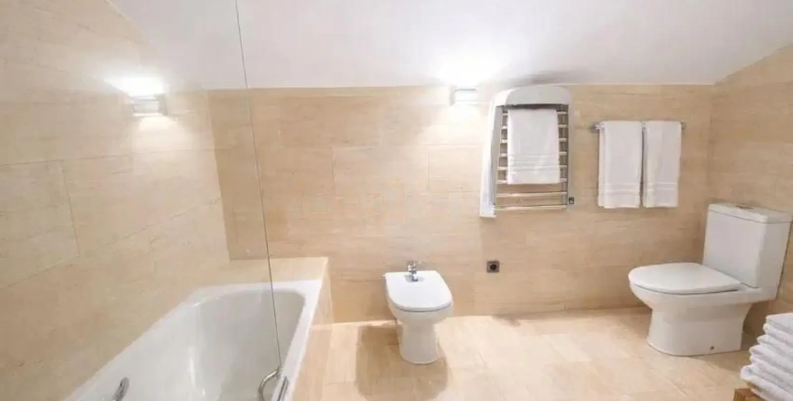Продажа дома на две семьи в Málaga 33