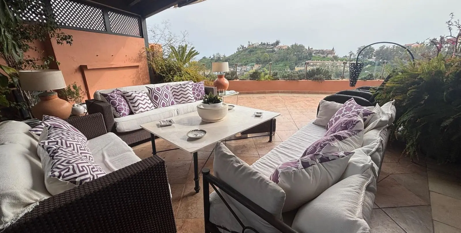 Продажа дома на две семьи в Málaga 47