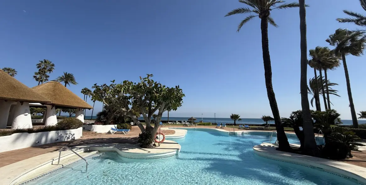 Short-term rent of penthouse in Estepona 1