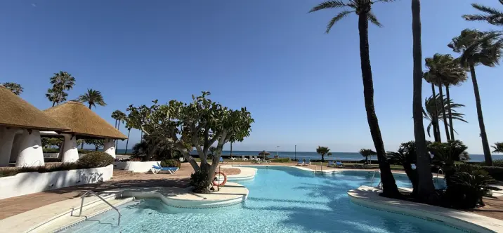 Short-term rent of penthouse in Estepona 0