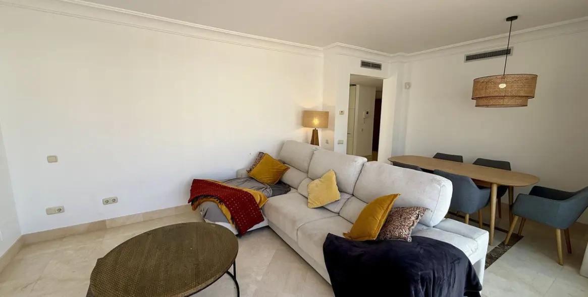 Short-term rent of penthouse in Estepona 2