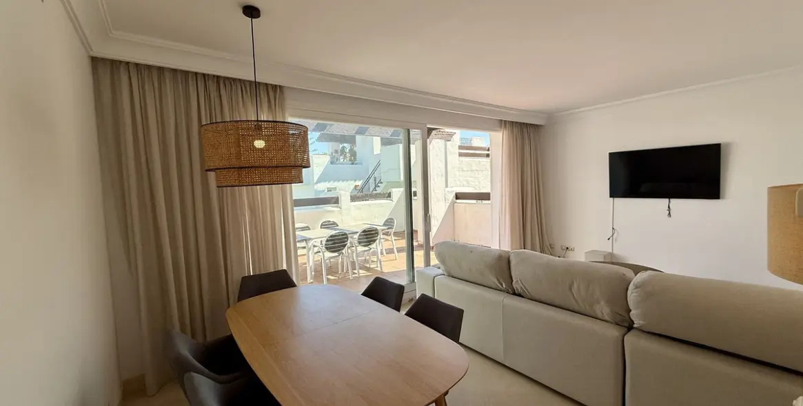 Short-term rent of penthouse in Estepona 4