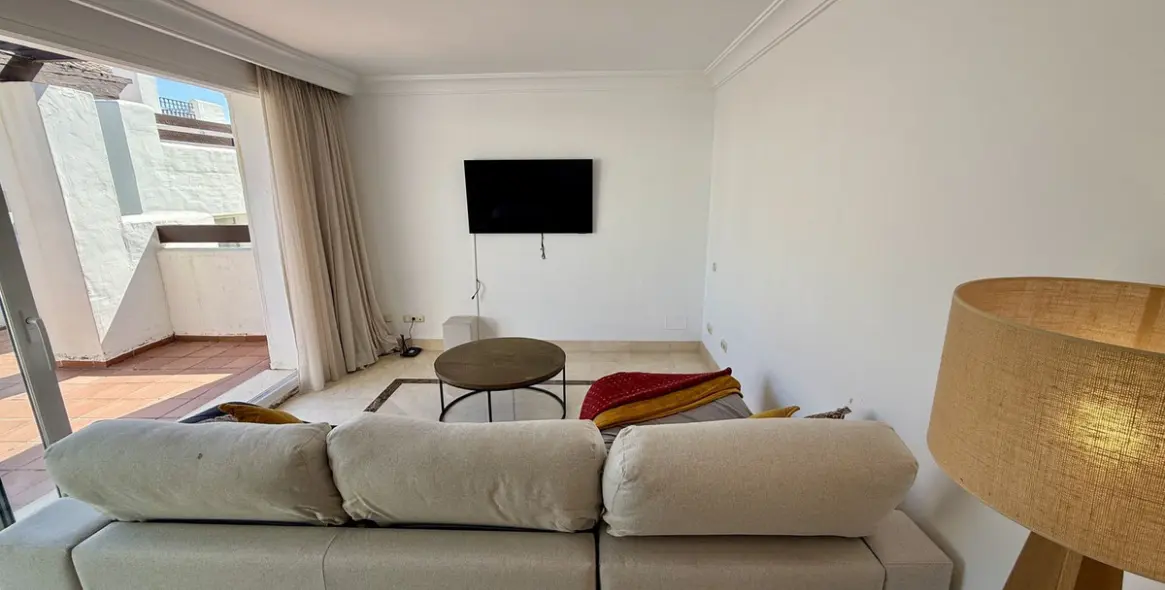 Short-term rent of penthouse in Estepona 6