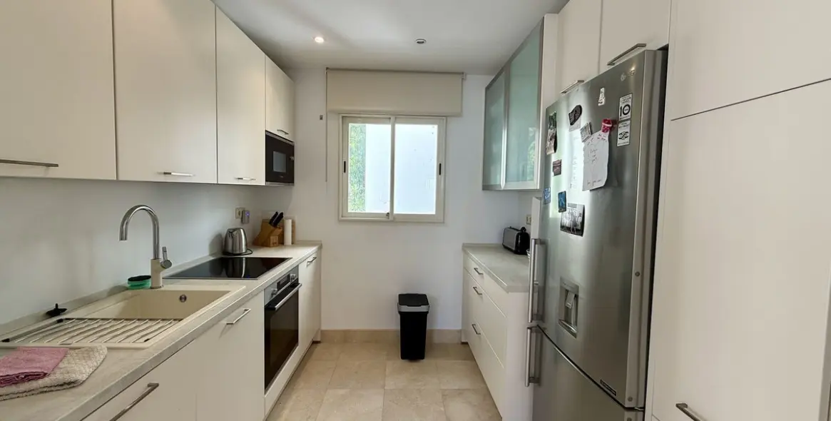 Short-term rent of penthouse in Estepona 8