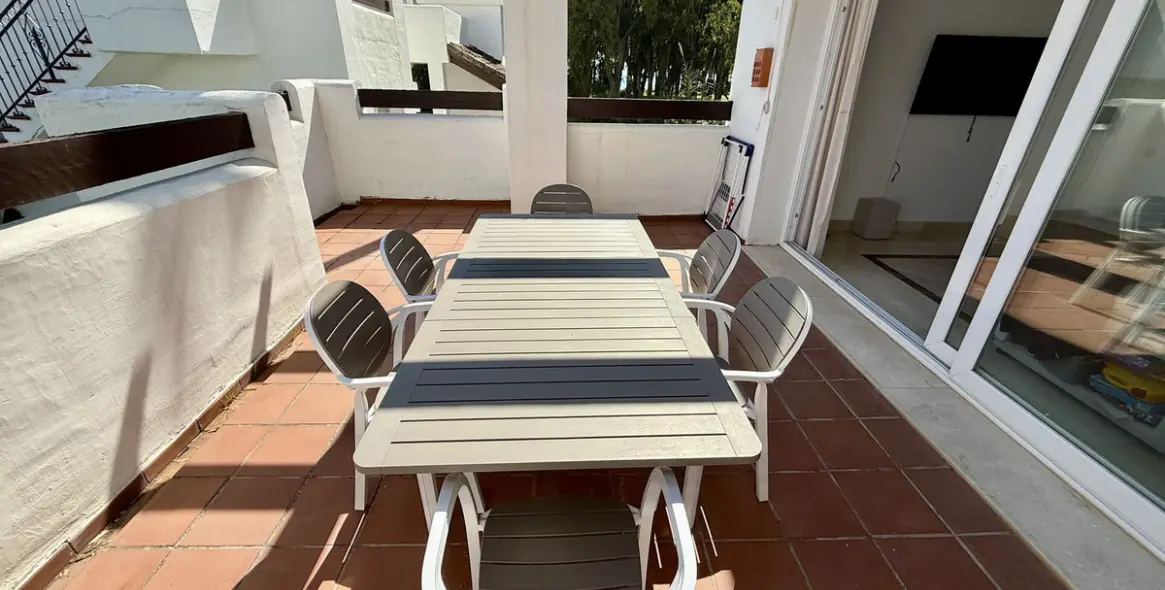 Short-term rent of penthouse in Estepona 12