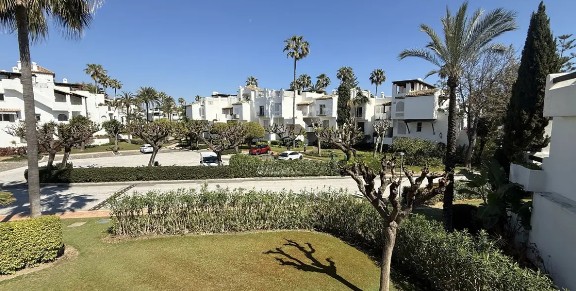 Short-term rent of penthouse in Estepona 13