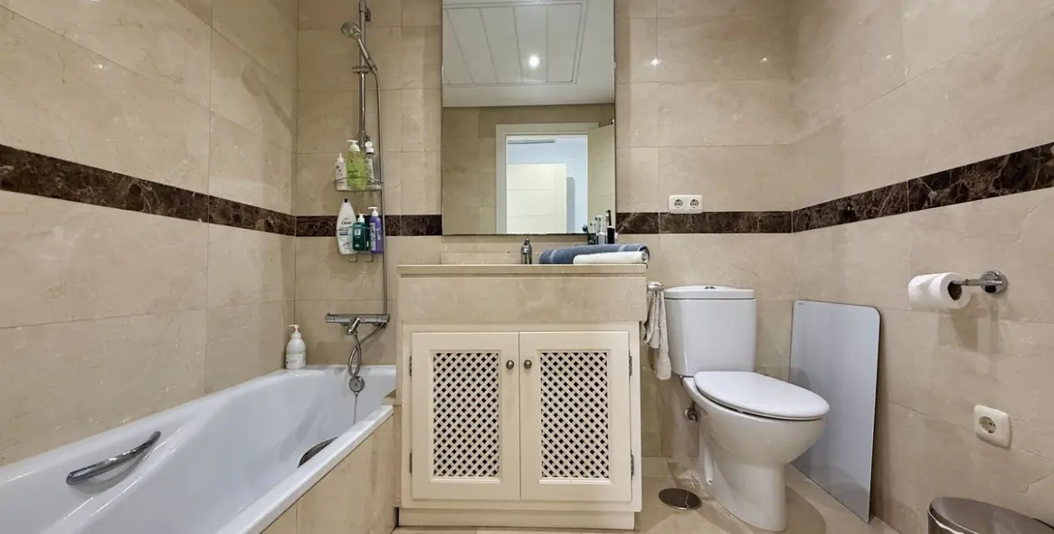 Short-term rent of penthouse in Estepona 16