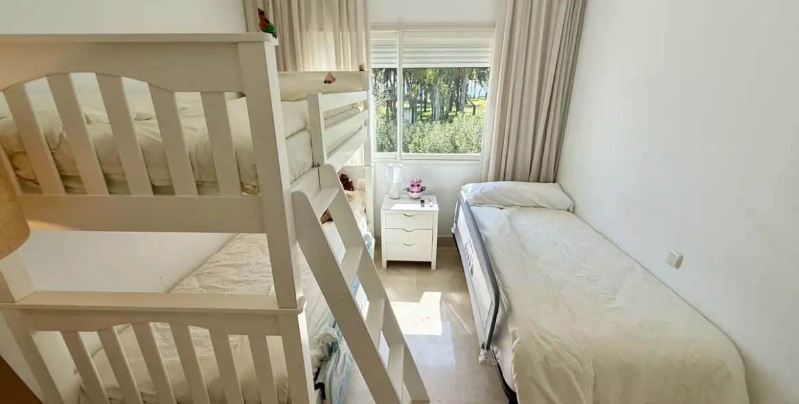 Short-term rent of penthouse in Estepona 17