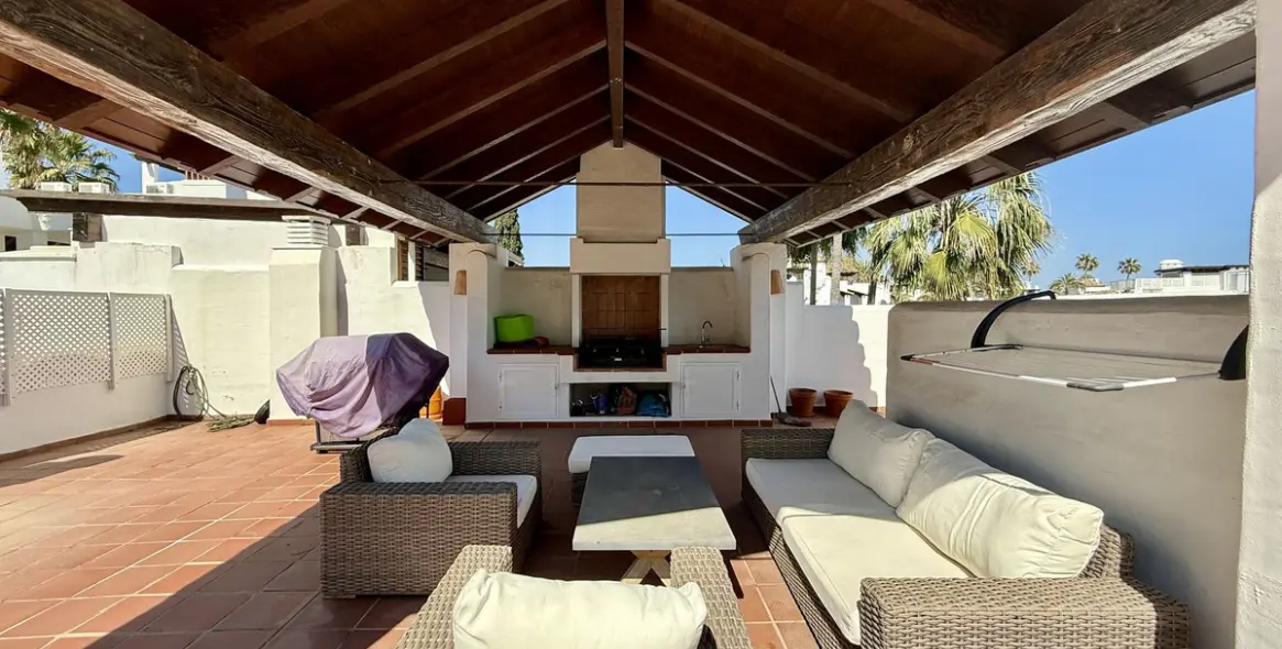 Short-term rent of penthouse in Estepona 20