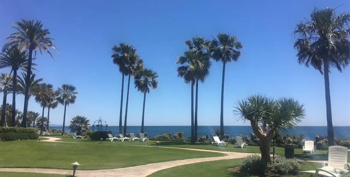 Short-term rent of penthouse in Estepona 23