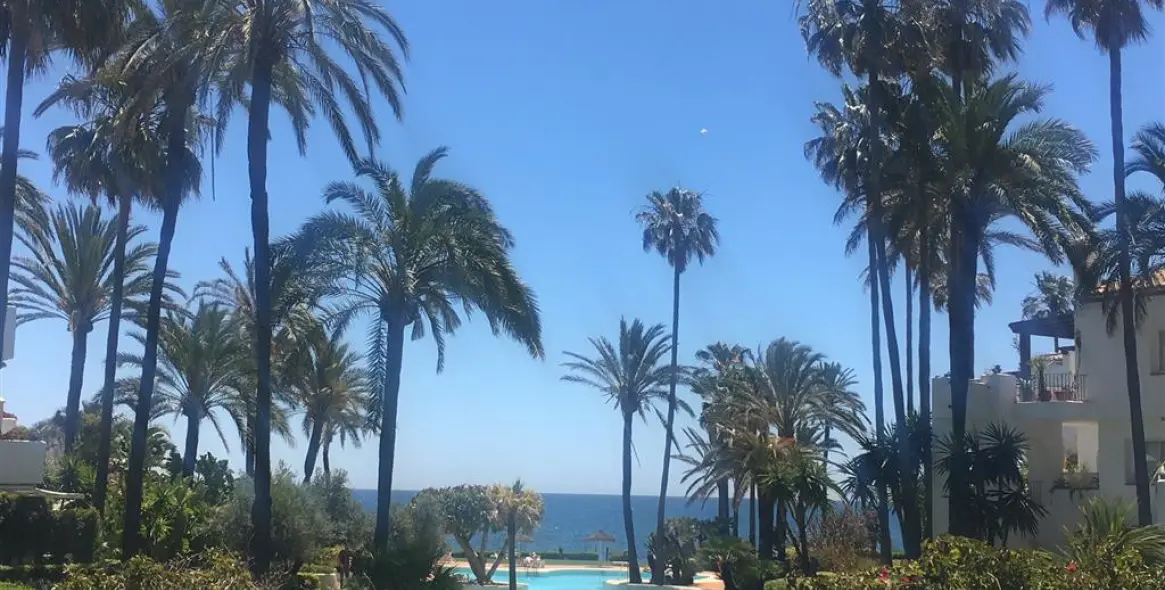 Short-term rent of penthouse in Estepona 24