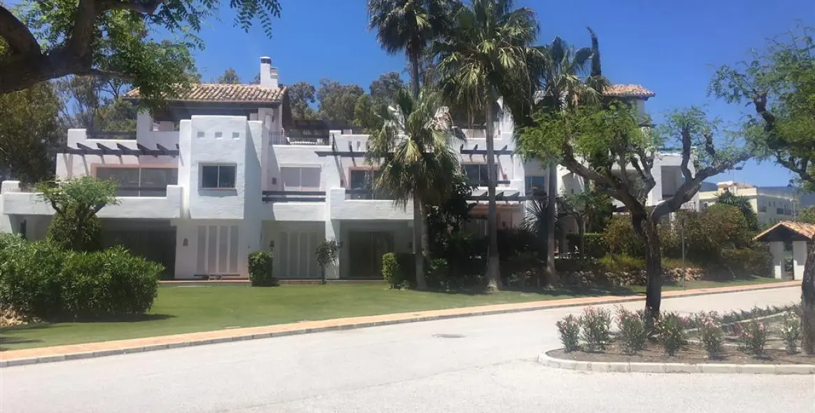 Short-term rent of penthouse in Estepona 25