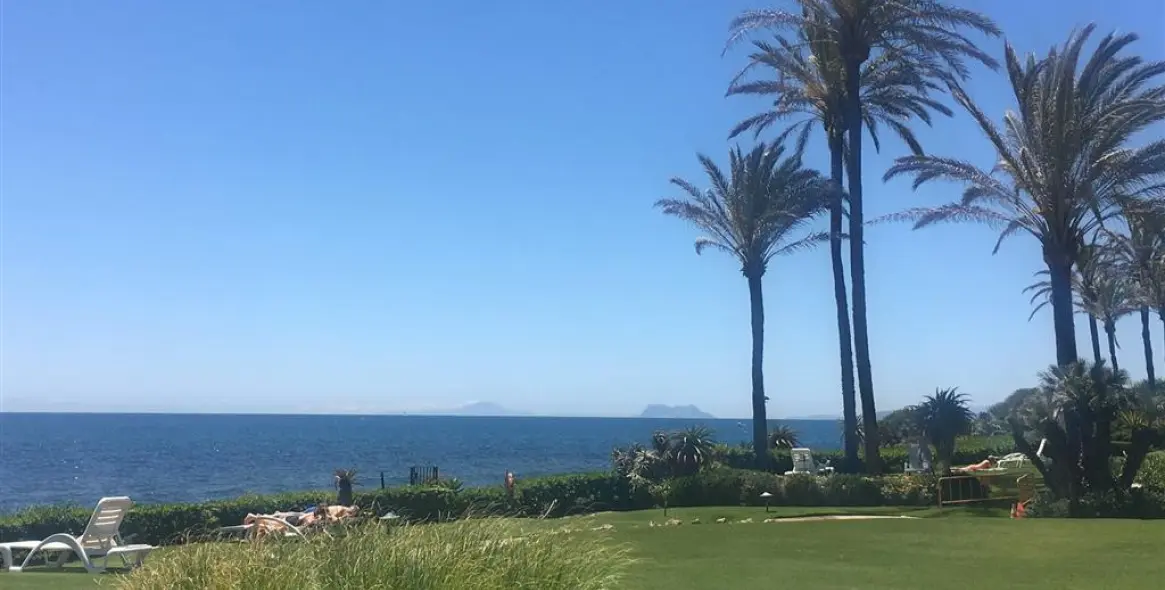 Short-term rent of penthouse in Estepona 27
