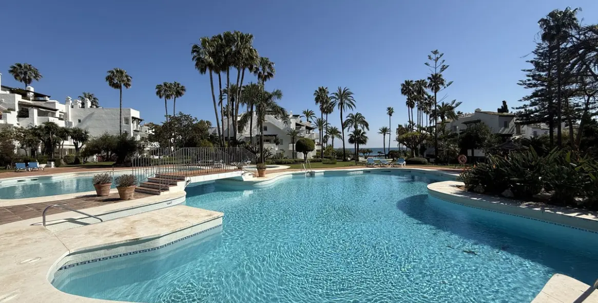 Short-term rent of penthouse in Estepona 35