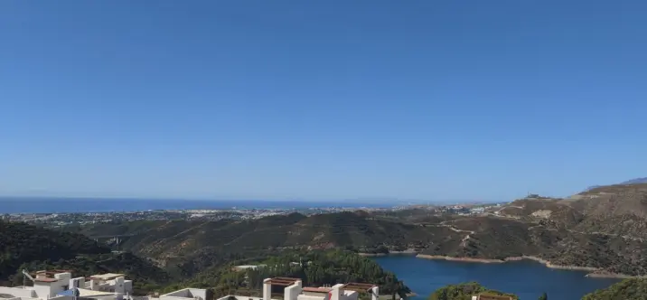 Short-term rent of townhouse in Istán 0