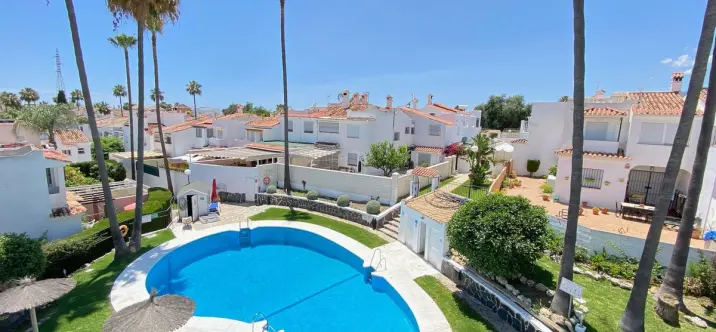 Alquiler a largo plazo de villa independiente en Estepona 0