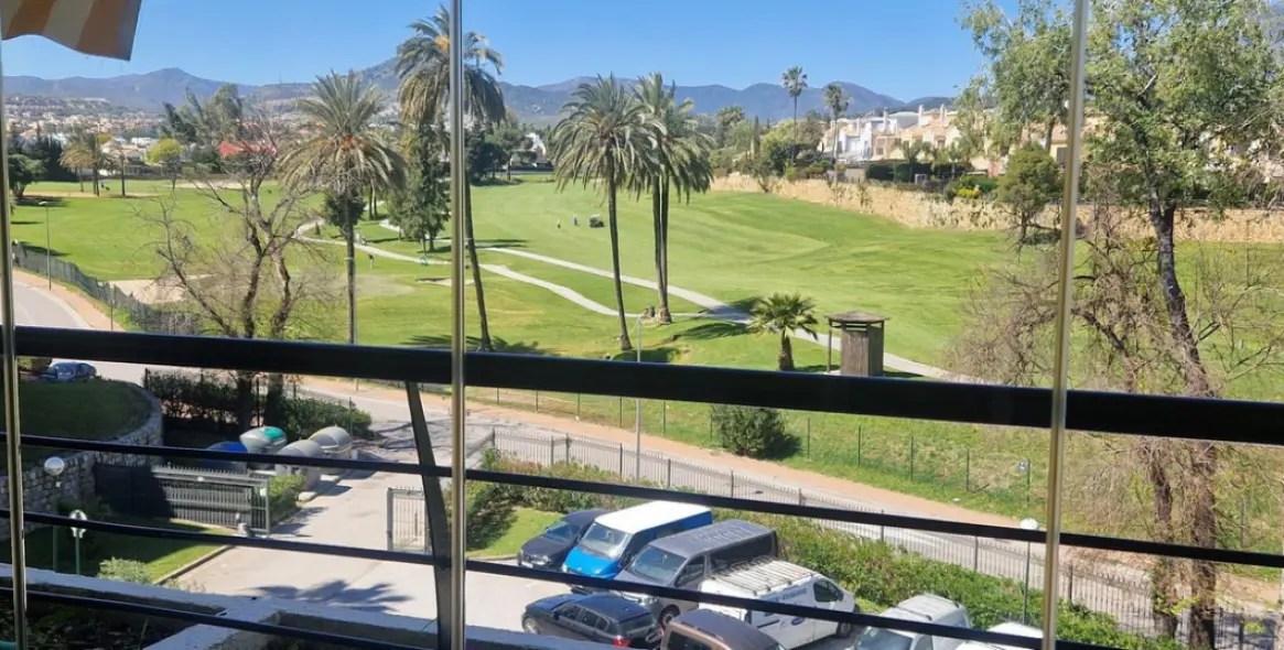 Venta de apartamento en planta media en Marbella 3