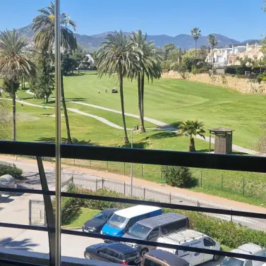 Продажа апартаментов на среднем этаже в Marbella