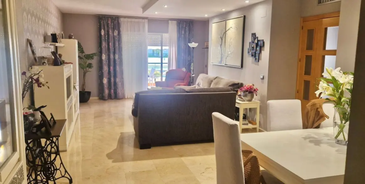 Venta de apartamento en planta media en Marbella 4