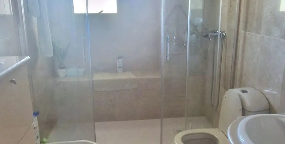 Venta de apartamento en planta media en Marbella 10