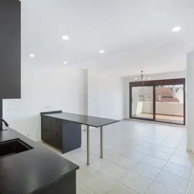 Sale of middle floor apartment in Nueva Andalucía
