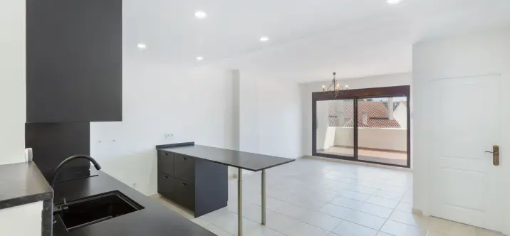 Sale of middle floor apartment in Nueva Andalucía 1