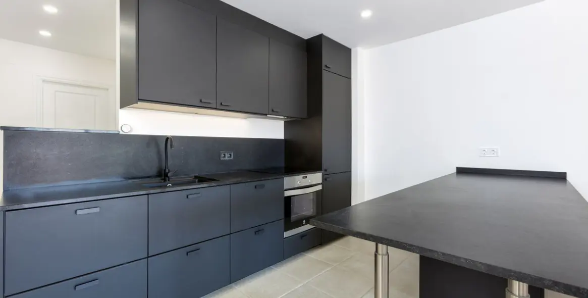 Sale of middle floor apartment in Nueva Andalucía 3