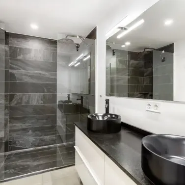 Sale of middle floor apartment in Nueva Andalucía