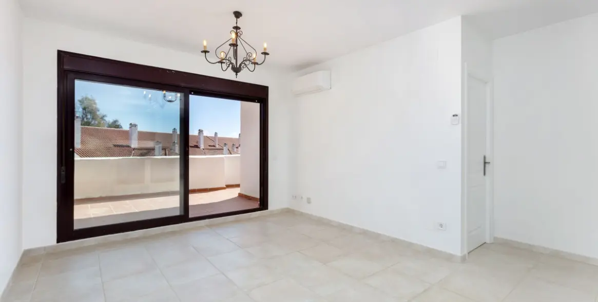 Sale of middle floor apartment in Nueva Andalucía 6