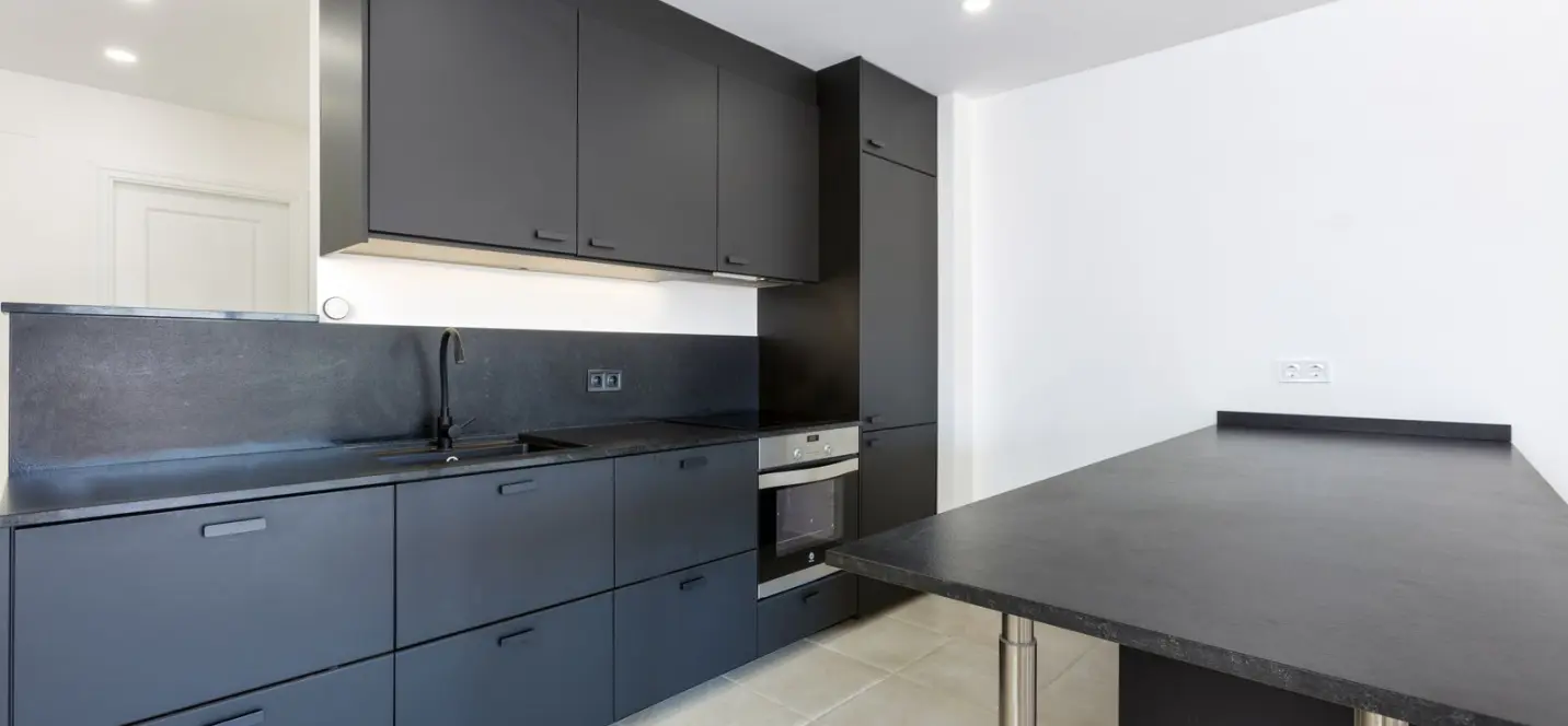 Venta de apartamento en planta media en Nueva Andalucía 1