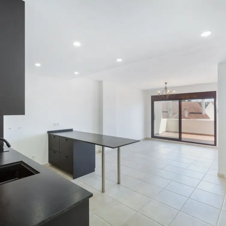 Venta de apartamento en planta media en Nueva Andalucía