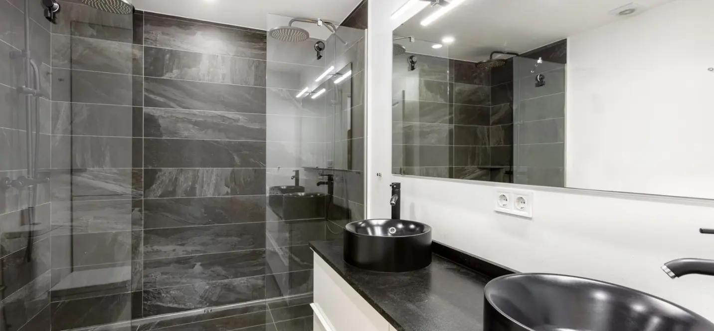 Venta de apartamento en planta media en Nueva Andalucía 3