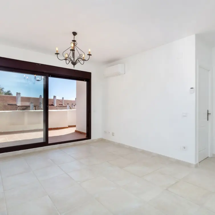 Venta de apartamento en planta media en Nueva Andalucía