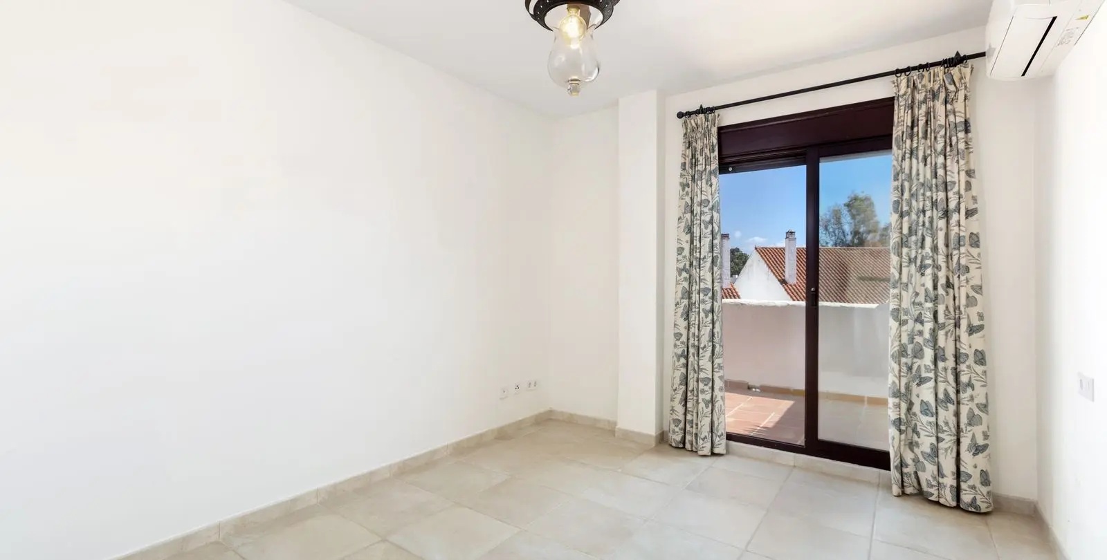 Sale of middle floor apartment in Nueva Andalucía 7