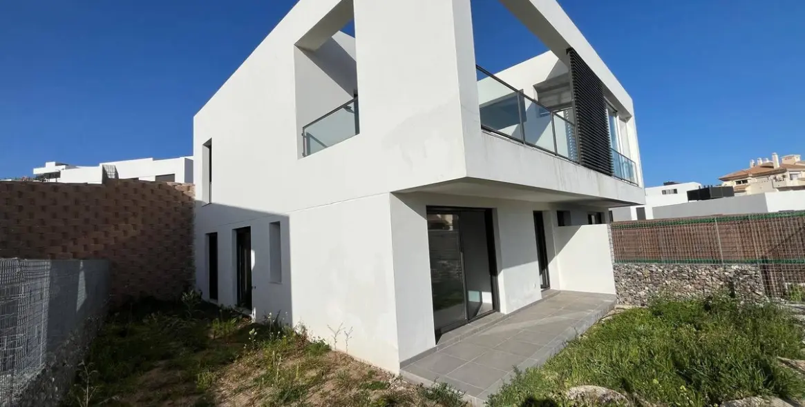 Продажа дома на две семьи в Riviera del Sol 1