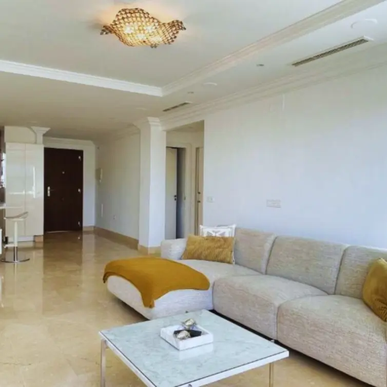 Sale of middle floor apartment in Aloha