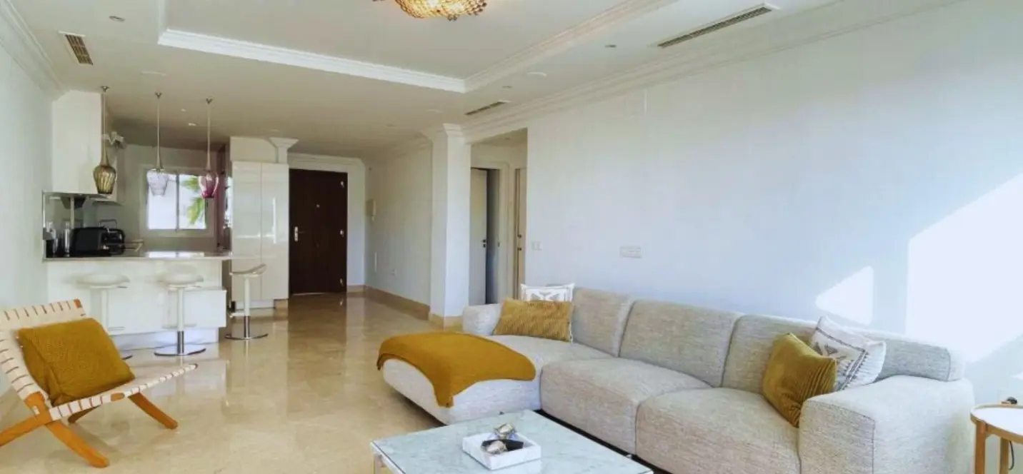 Sale of middle floor apartment in Aloha 4